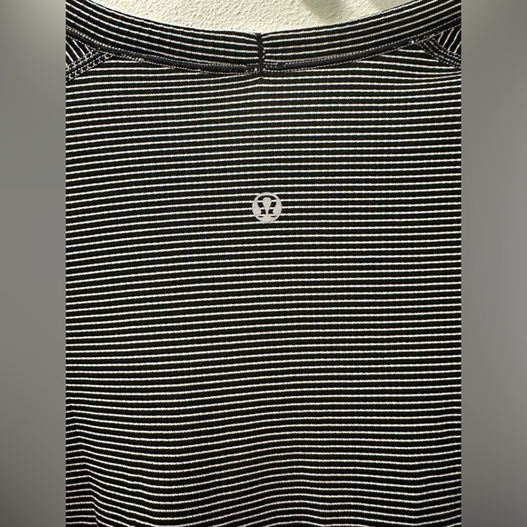 Lululemon 3 shirt bundle - size 10/12  simply tech - Picture 3 of 11